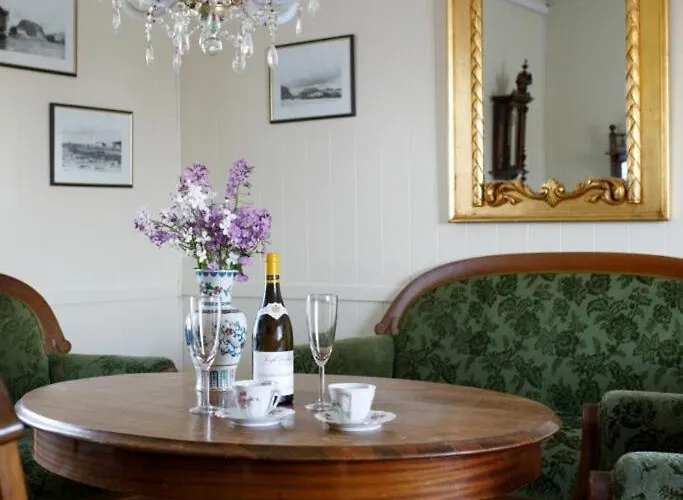 Of Helgeland מלון